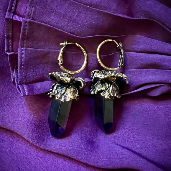 Alexander McQueen Crystal Iris Flower Drop Earrings - Picture 4 of 8